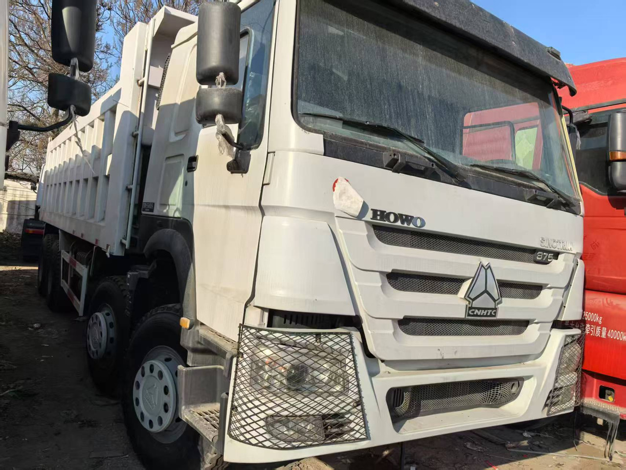 SINOTRUK HOWO 8x4 - Sklápěč: obrázek 2 SINOTRUK HOWO 8x4 - Sklápěč: obrázek 2