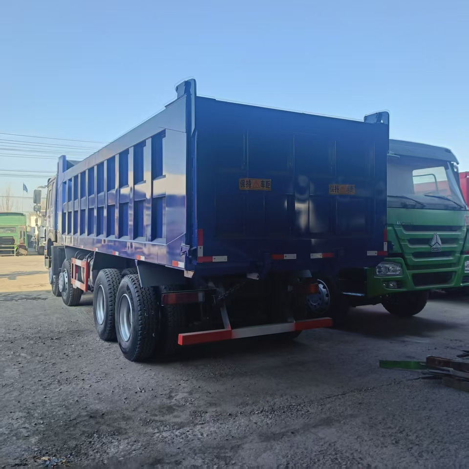 SINOTRUK HOWO 8x4 - Sklápěč: obrázek 4 SINOTRUK HOWO 8x4 - Sklápěč: obrázek 4