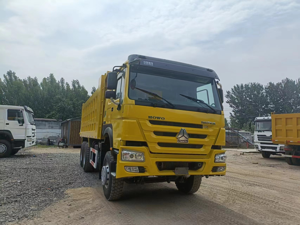 SINOTRUK HOWO - Sklápěč: obrázek 1 SINOTRUK HOWO - Sklápěč: obrázek 1