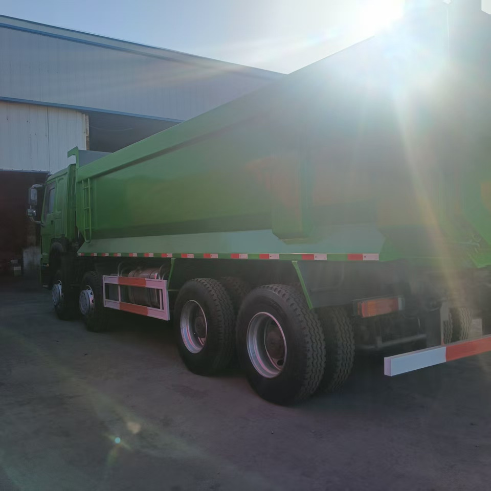 SINOTRUK HOWO - Skříňový nákladní auto: obrázek 3 SINOTRUK HOWO - Skříňový nákladní auto: obrázek 3