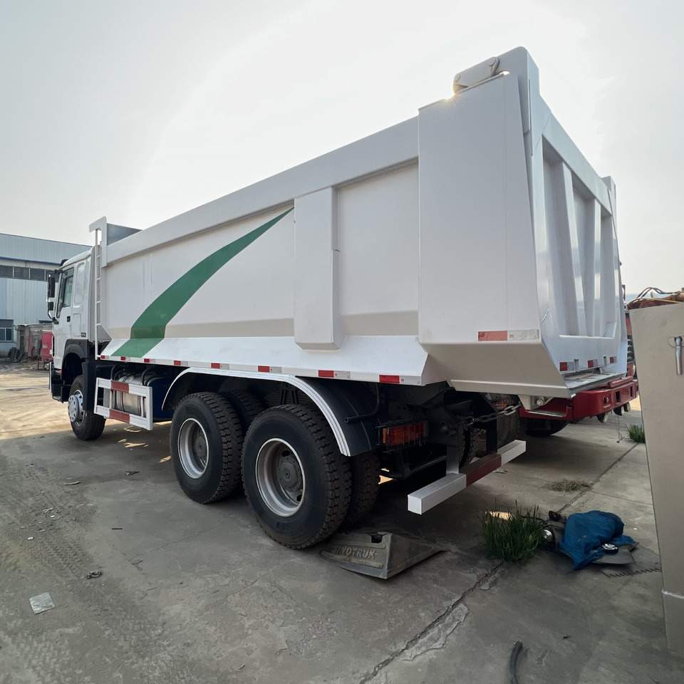 SINOTRUK HOWO - Skříňový nákladní auto: obrázek 5 SINOTRUK HOWO - Skříňový nákladní auto: obrázek 5