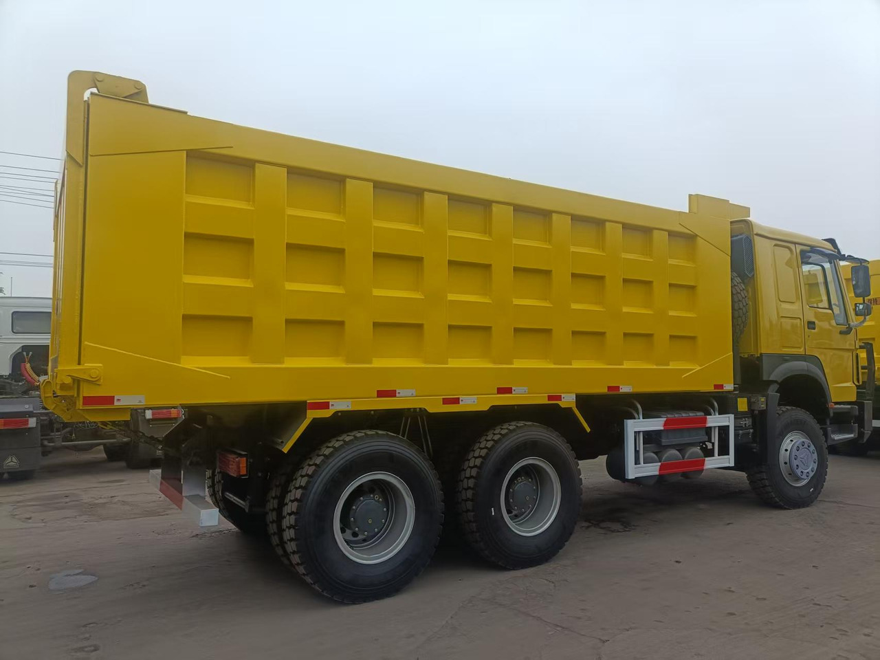 SINOTRUK HOWO - Sklápěč: obrázek 4 SINOTRUK HOWO - Sklápěč: obrázek 4