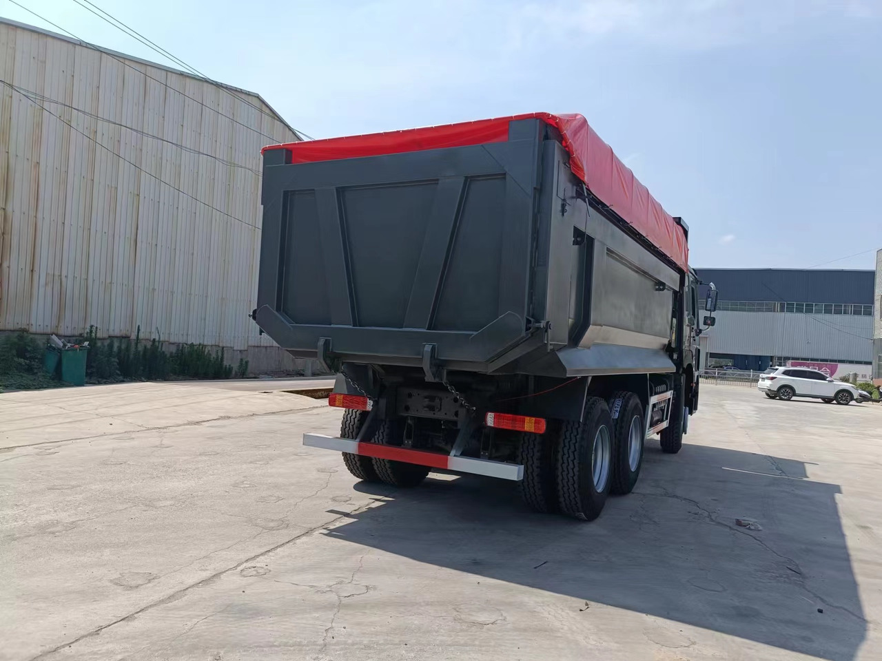 SINOTRUK HOWO - Skříňový nákladní auto: obrázek 3 SINOTRUK HOWO - Skříňový nákladní auto: obrázek 3