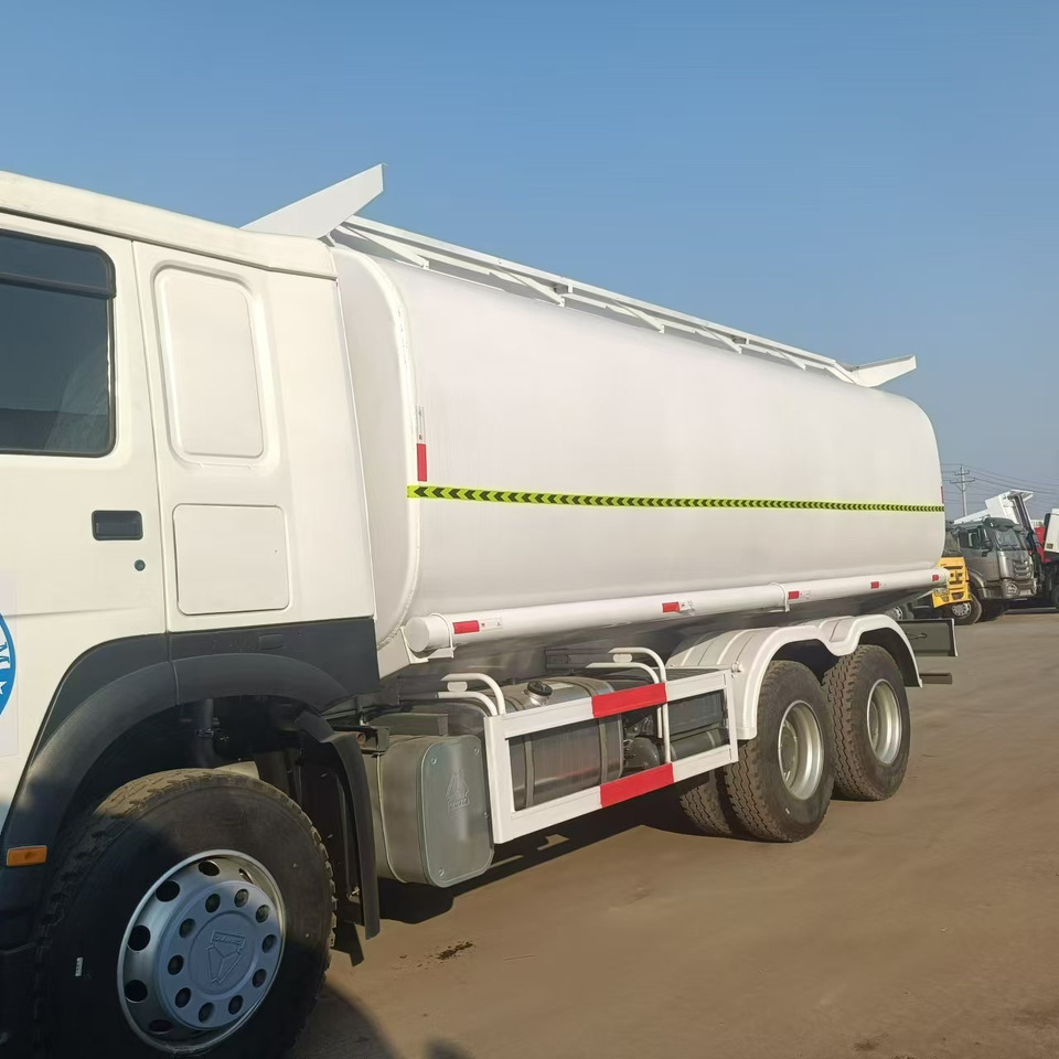 SINOTRUK HOWO - Cisternové vozidlo: obrázek 1 SINOTRUK HOWO - Cisternové vozidlo: obrázek 1