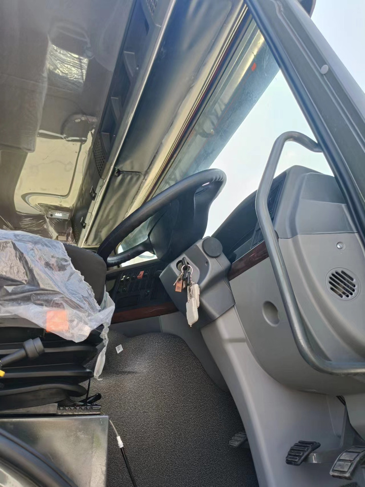 SINOTRUK HOWO - Skříňový nákladní auto: obrázek 5 SINOTRUK HOWO - Skříňový nákladní auto: obrázek 5