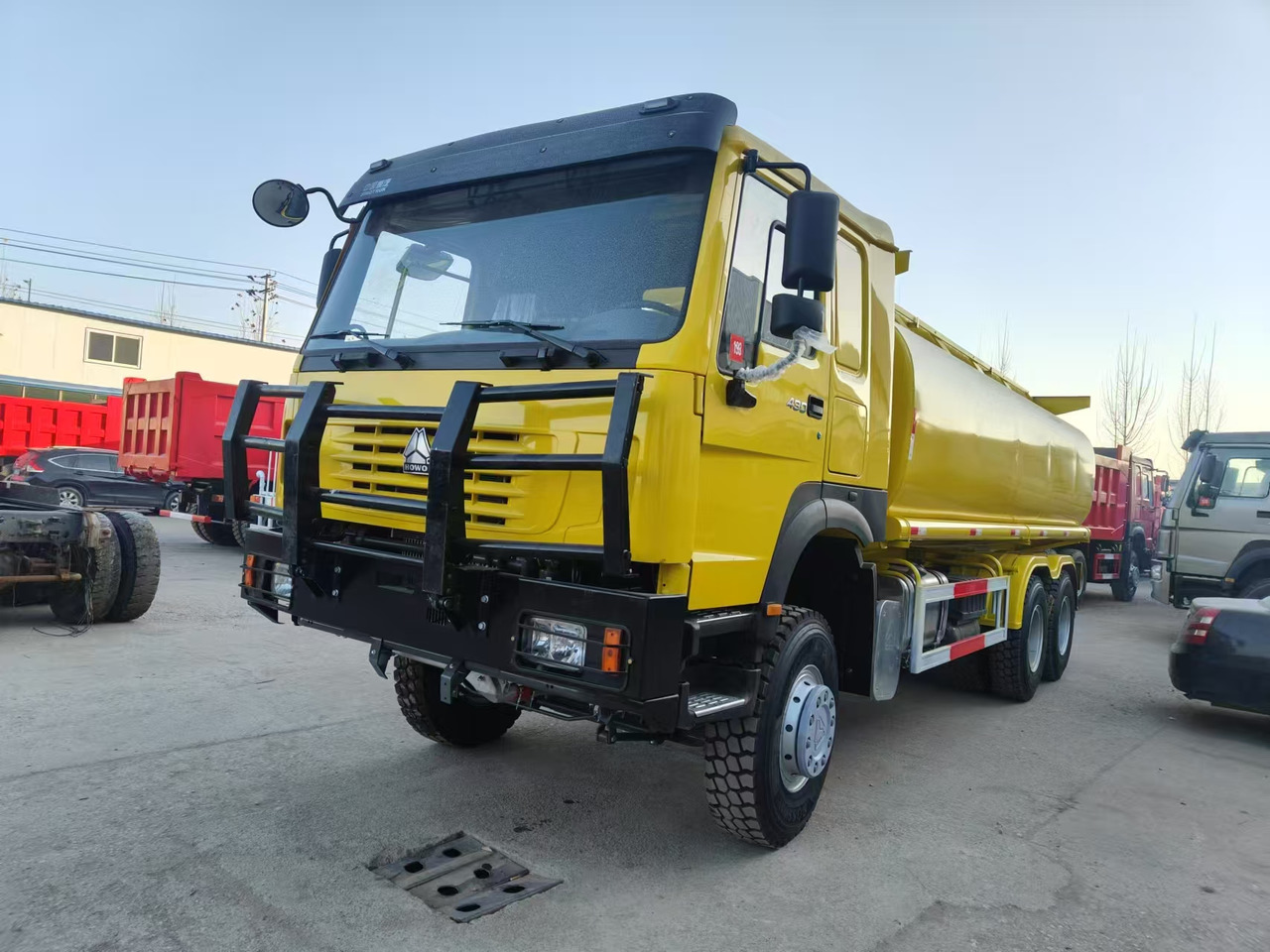 SINOTRUK HOWO - Cisternové vozidlo: obrázek 2 SINOTRUK HOWO - Cisternové vozidlo: obrázek 2
