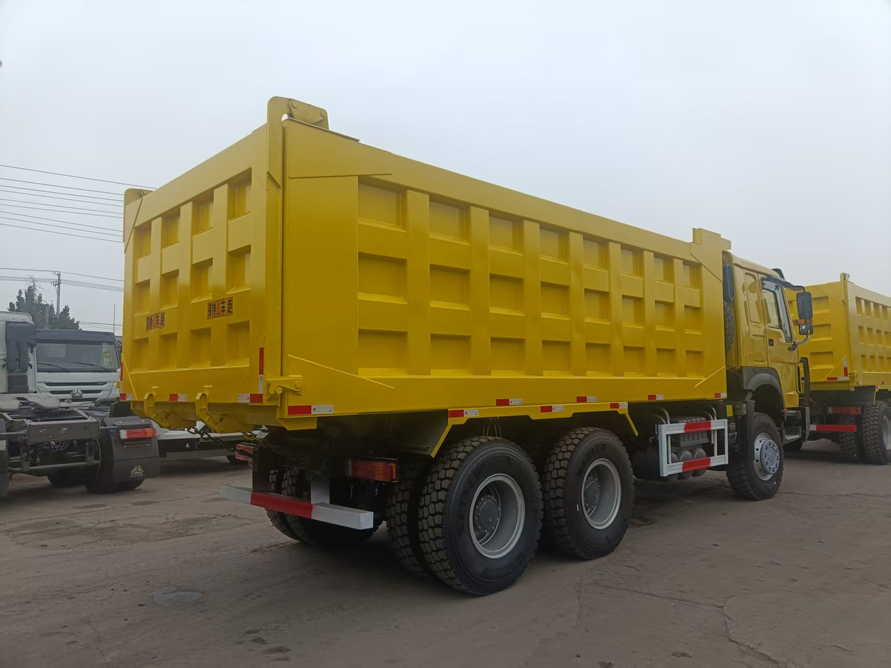 SINOTRUK HOWO - Sklápěč: obrázek 3 SINOTRUK HOWO - Sklápěč: obrázek 3