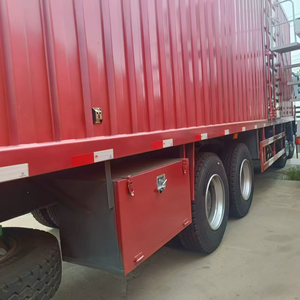 SINOTRUK HOWO - Skříňový nákladní auto: obrázek 4 SINOTRUK HOWO - Skříňový nákladní auto: obrázek 4