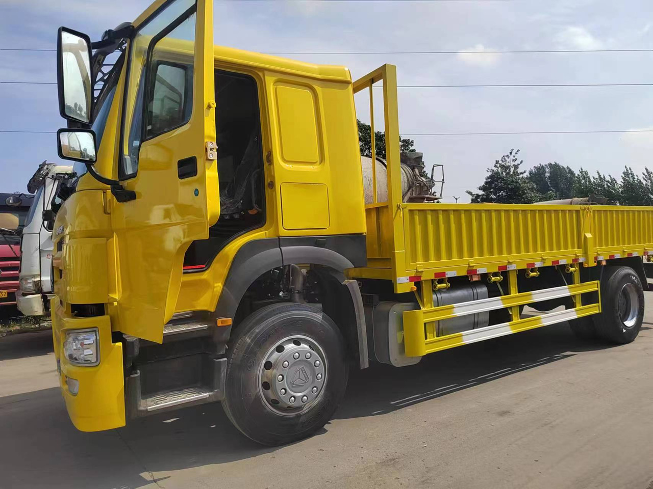 SINOTRUK HOWO - Sklápěč: obrázek 3 SINOTRUK HOWO - Sklápěč: obrázek 3
