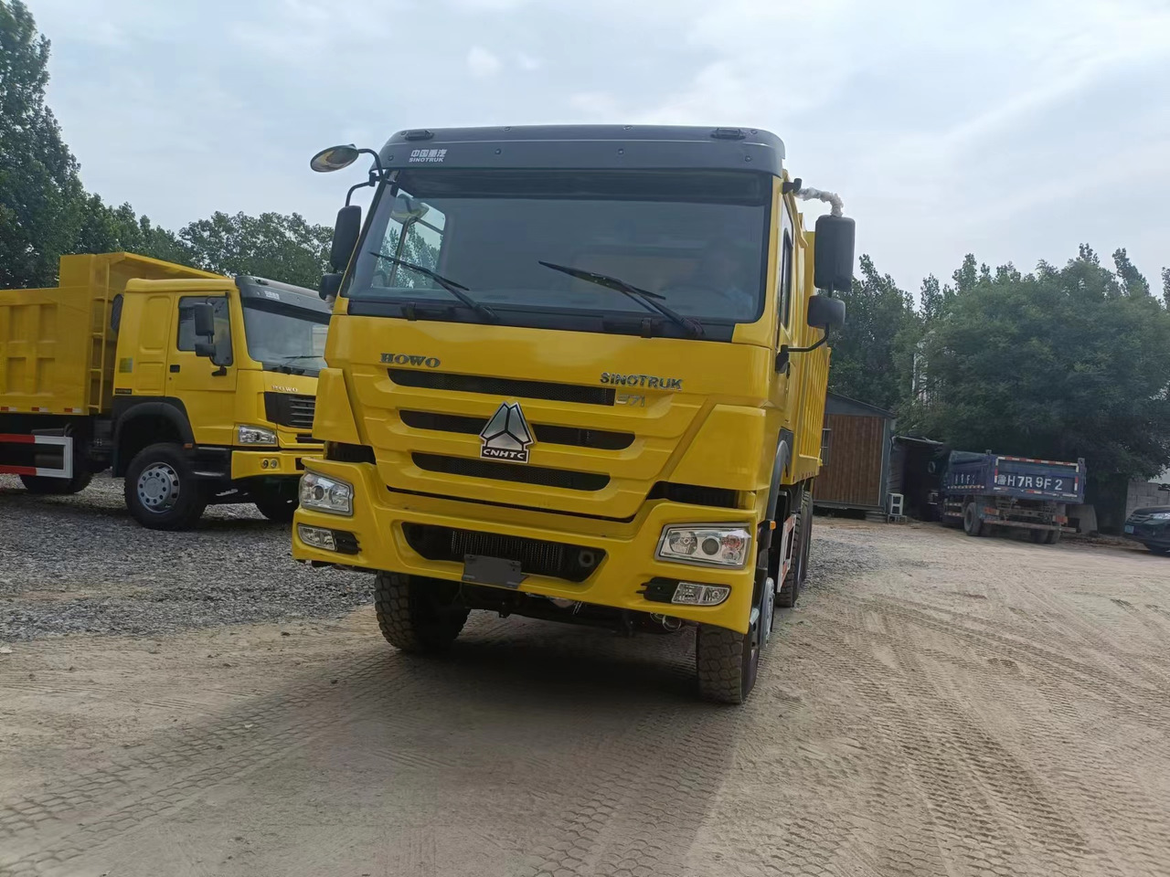 SINOTRUK HOWO - Sklápěč: obrázek 3 SINOTRUK HOWO - Sklápěč: obrázek 3