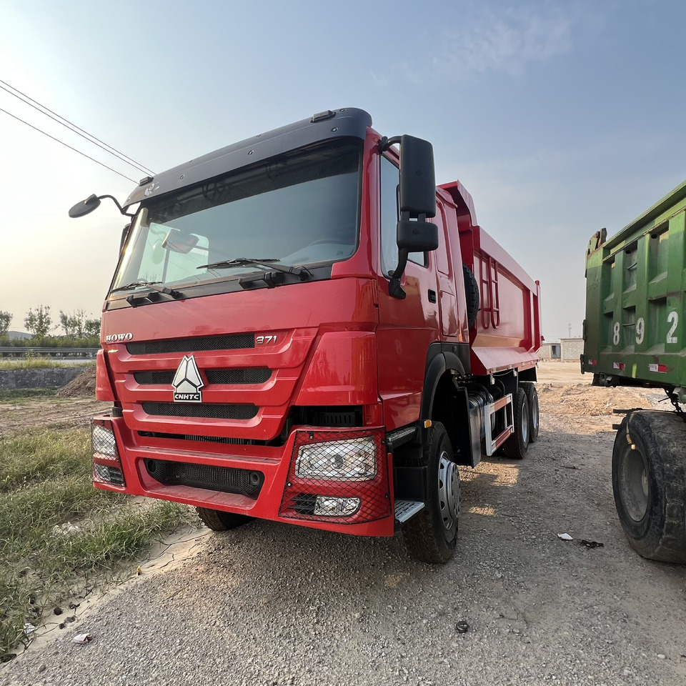 SINOTRUK HOWO - Skříňový nákladní auto: obrázek 4 SINOTRUK HOWO - Skříňový nákladní auto: obrázek 4