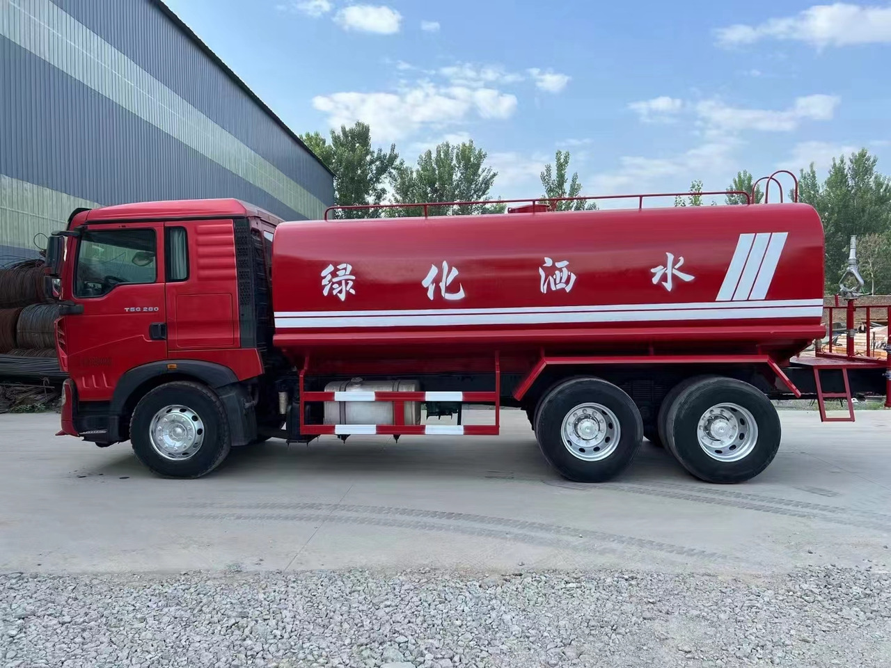 SINOTRUK HOWO sprinkler - Cisternové vozidlo: obrázek 1 SINOTRUK HOWO sprinkler - Cisternové vozidlo: obrázek 1