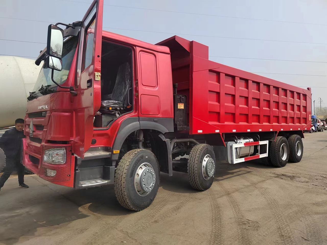 SINOTRUK Howo - Sklápěč: obrázek 1 SINOTRUK Howo - Sklápěč: obrázek 1