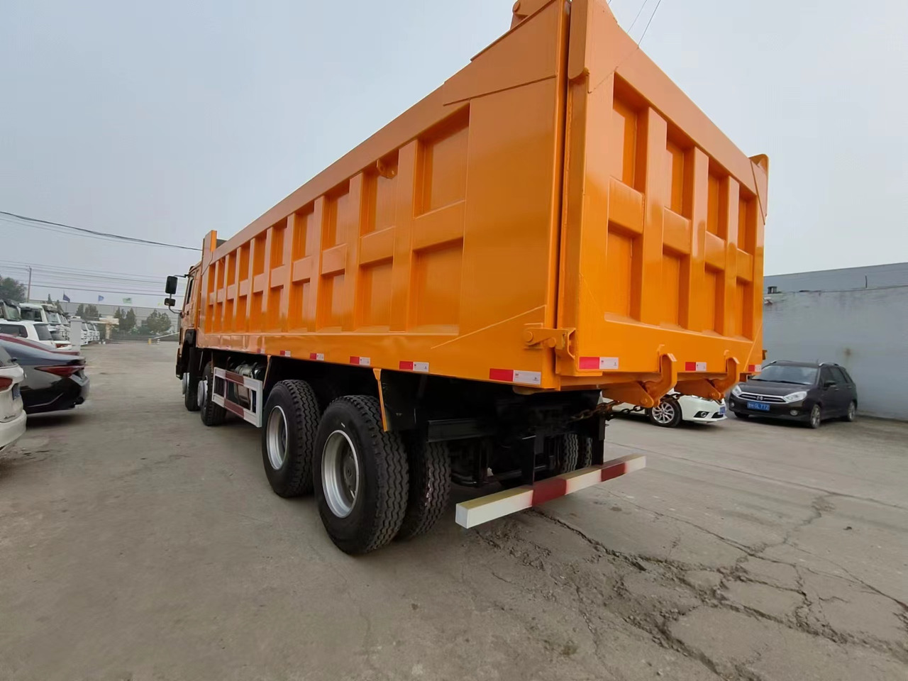 SINOTRUK Howo - Sklápěč: obrázek 3 SINOTRUK Howo - Sklápěč: obrázek 3
