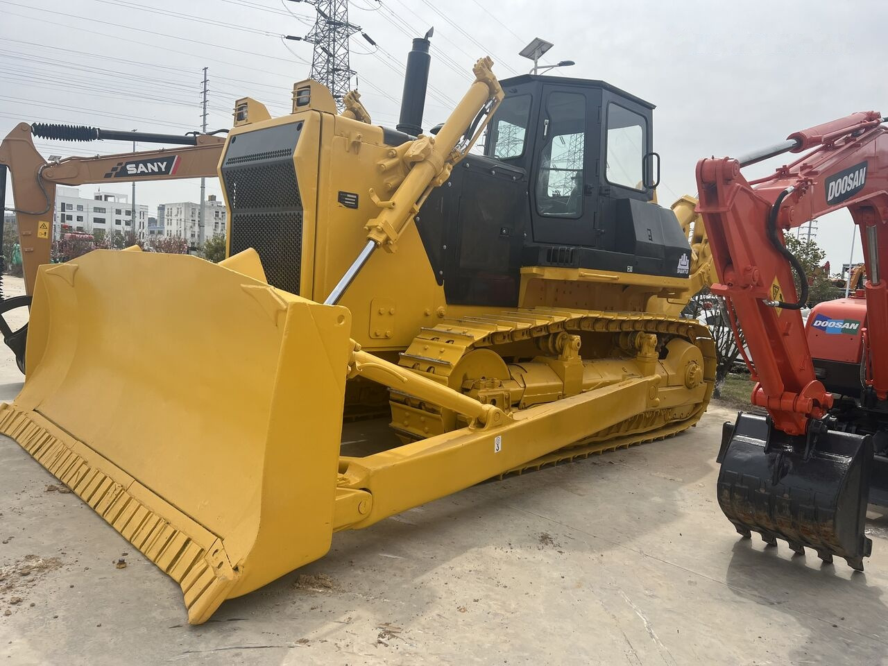 Shantui SD32 - Buldozer: obrázek 2 Shantui SD32 - Buldozer: obrázek 2