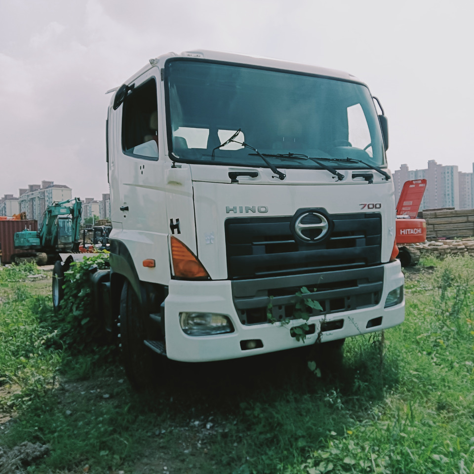 HINO 700 - Tahač: obrázek 3 HINO 700 - Tahač: obrázek 3