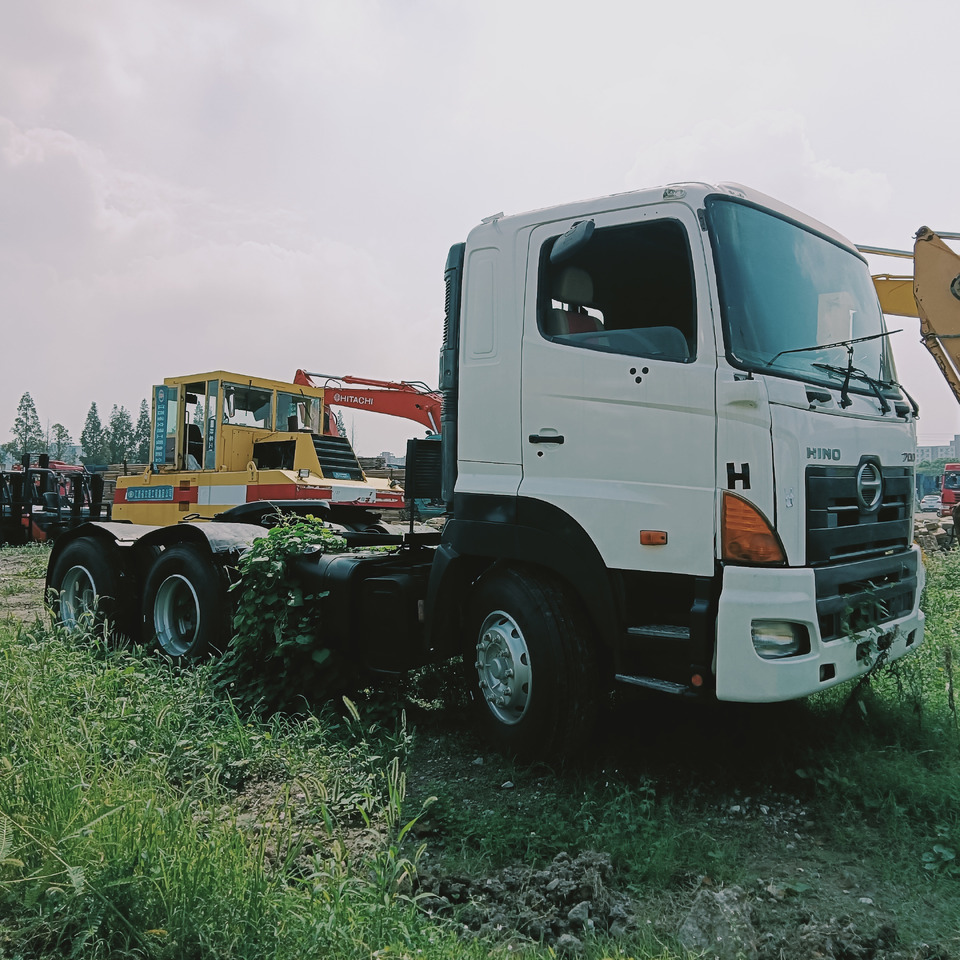 HINO 700 - Tahač: obrázek 4 HINO 700 - Tahač: obrázek 4