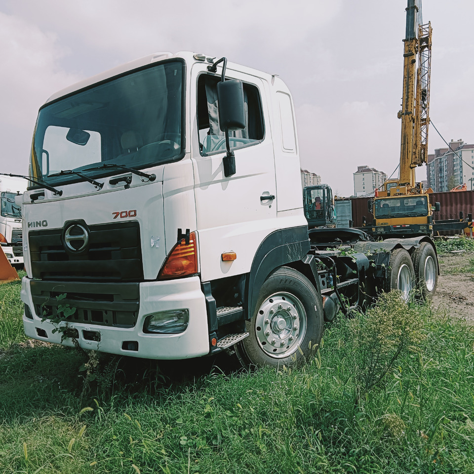 HINO 700 - Tahač: obrázek 1 HINO 700 - Tahač: obrázek 1