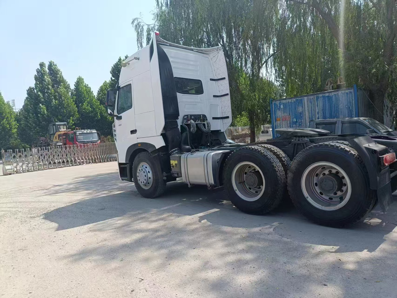 SINOTRUK HOWO A7 - Tahač: obrázek 4 SINOTRUK HOWO A7 - Tahač: obrázek 4
