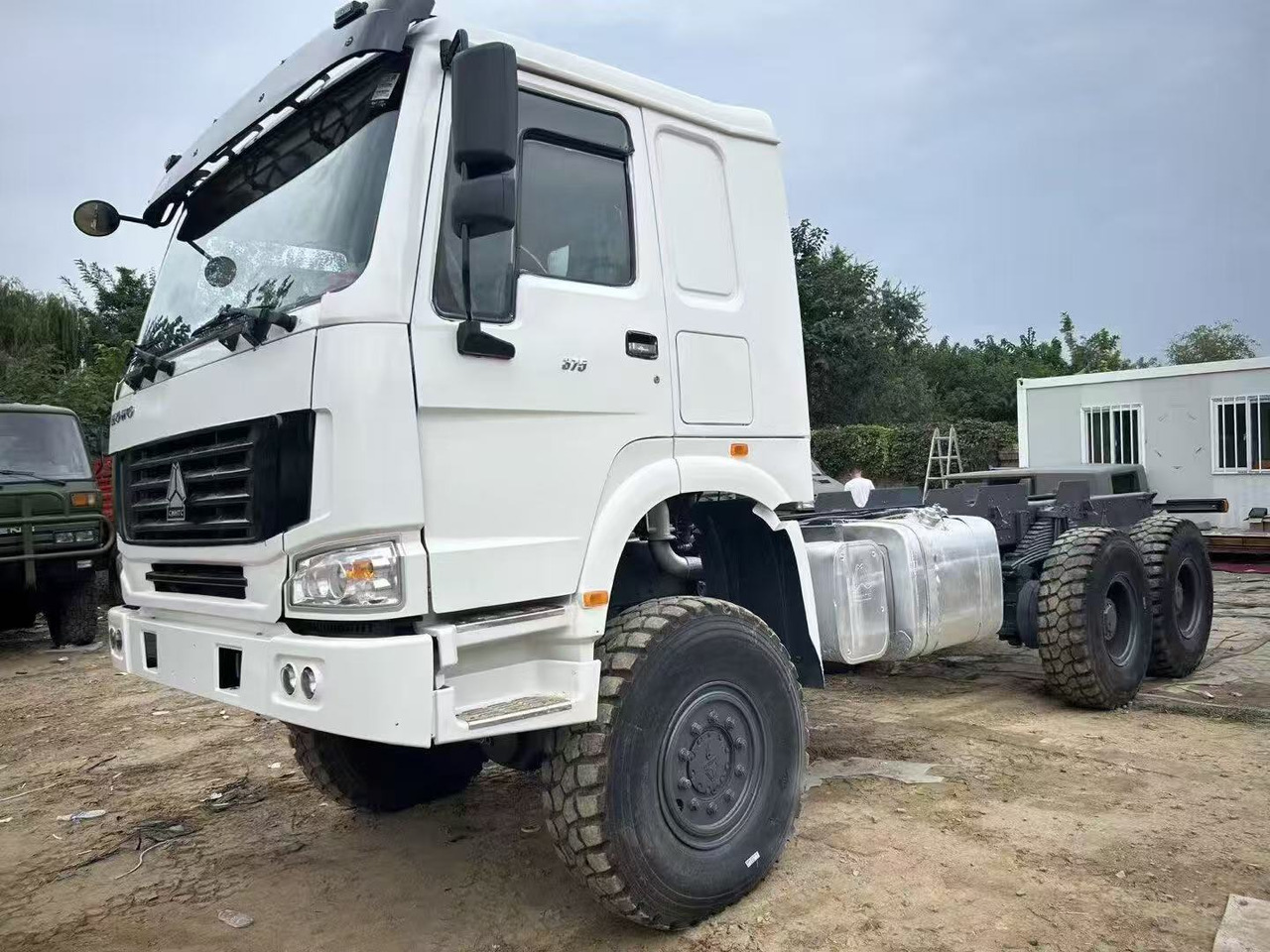 SINOTRUK HOWO - Tahač: obrázek 2 SINOTRUK HOWO - Tahač: obrázek 2