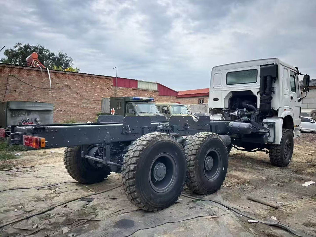 SINOTRUK HOWO - Tahač: obrázek 3 SINOTRUK HOWO - Tahač: obrázek 3
