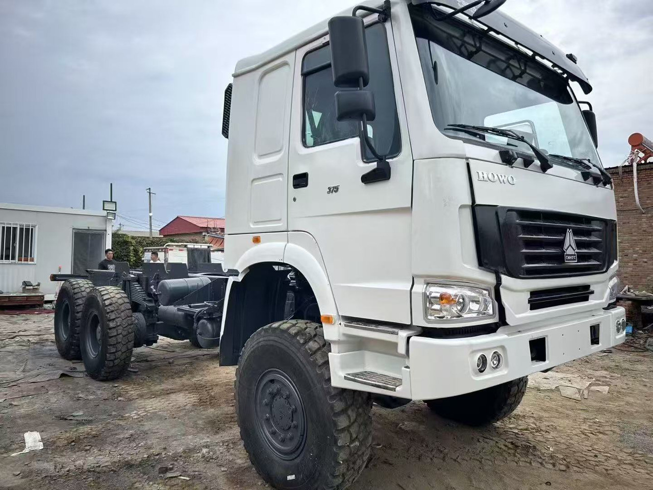 SINOTRUK HOWO - Tahač: obrázek 1 SINOTRUK HOWO - Tahač: obrázek 1