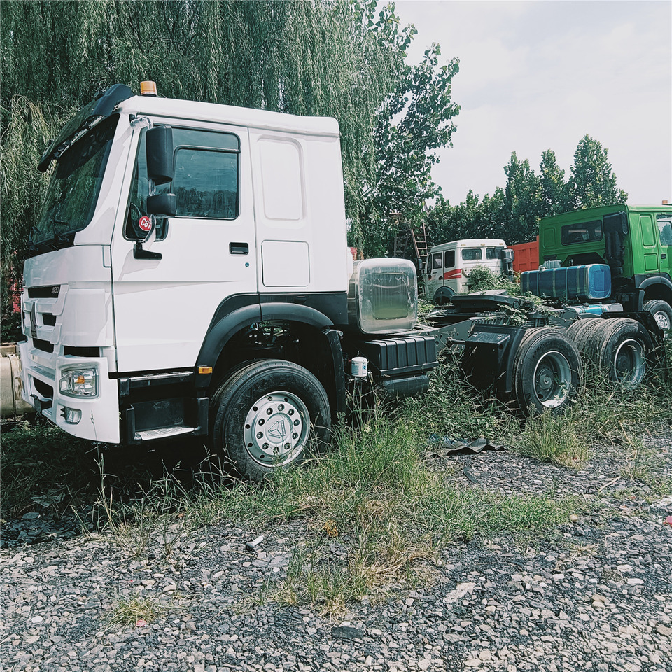 SINOTRUK HOWO trailer head - Tahač: obrázek 2 SINOTRUK HOWO trailer head - Tahač: obrázek 2