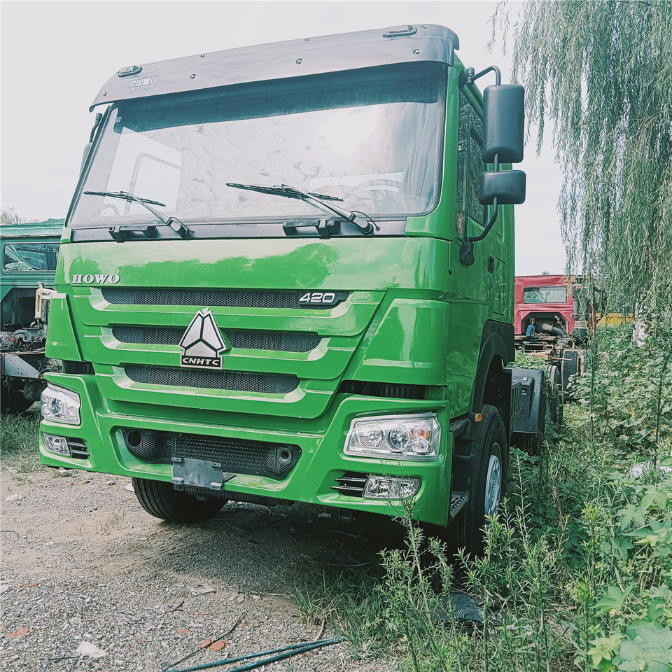 SINOTRUK HOWO tralier head - Tahač: obrázek 1 SINOTRUK HOWO tralier head - Tahač: obrázek 1