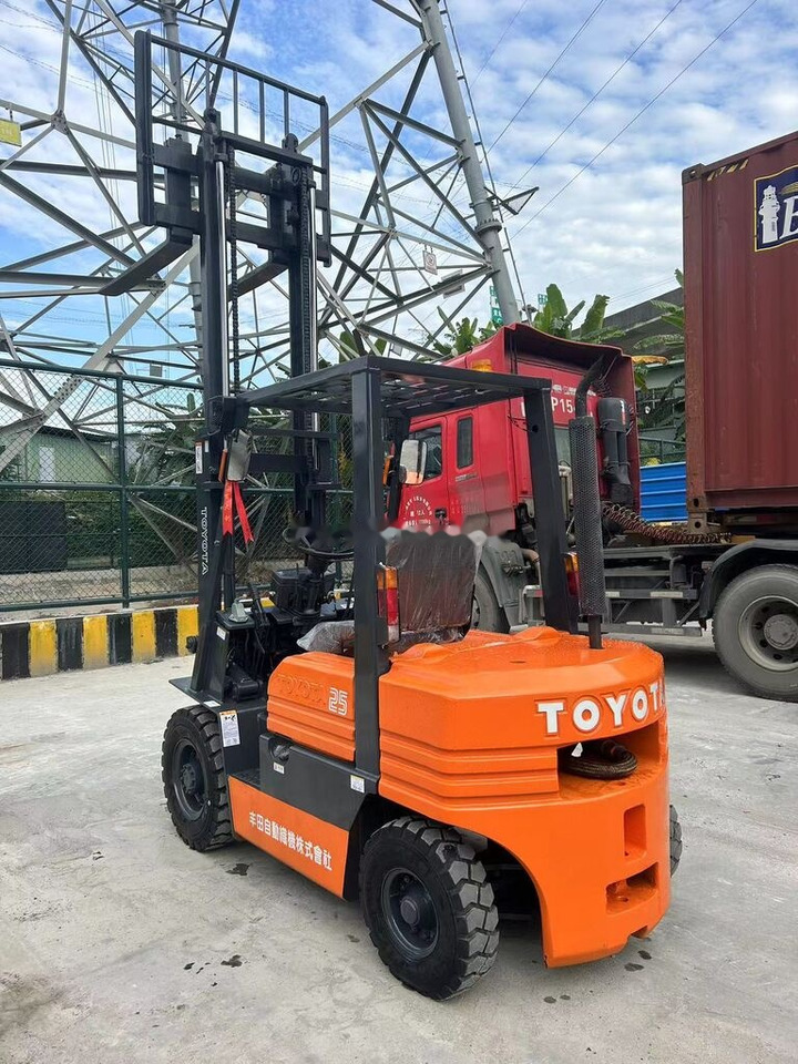 Dieselový vysokozdvižný vozík Toyota FD25: obrázek 8 Dieselový vysokozdvižný vozík Toyota FD25: obrázek 8