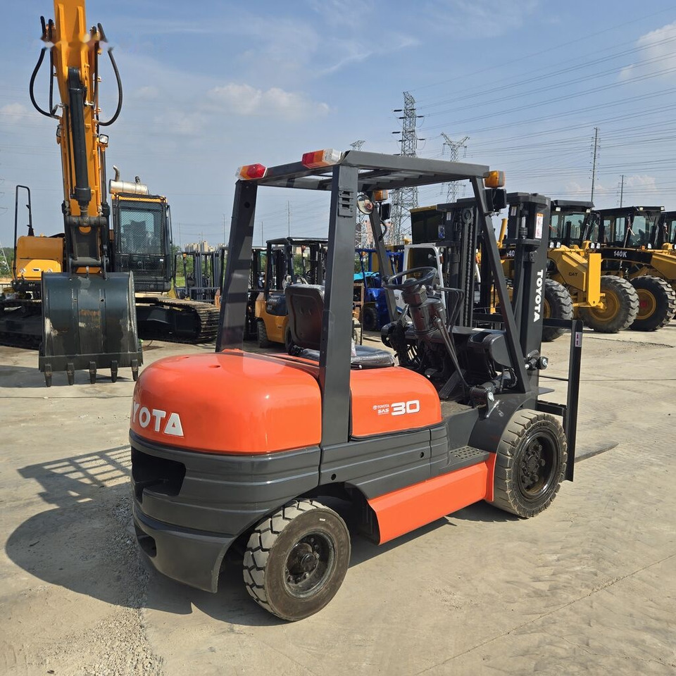 Toyota FD30 - Plynový vysokozdvižný vozík: obrázek 3 Toyota FD30 - Plynový vysokozdvižný vozík: obrázek 3