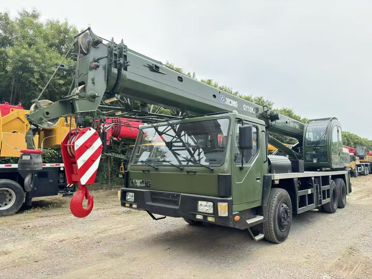 XCMG QY16KJ - Auto s hydraulickou rukou: obrázek 1 XCMG QY16KJ - Auto s hydraulickou rukou: obrázek 1