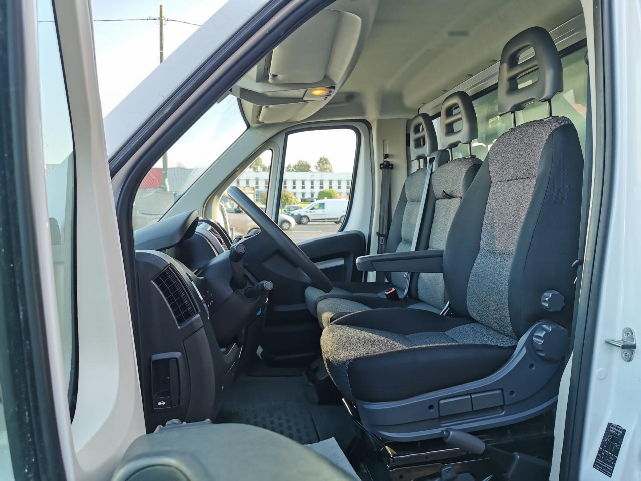 FIAT DUCATO 3T5 CAISSE + HAYON 2.3 MJT 140CH PRO LOUNGE - Dodávka skřín: obrázek 5 FIAT DUCATO 3T5 CAISSE + HAYON 2.3 MJT 140CH PRO LOUNGE - Dodávka skřín: obrázek 5