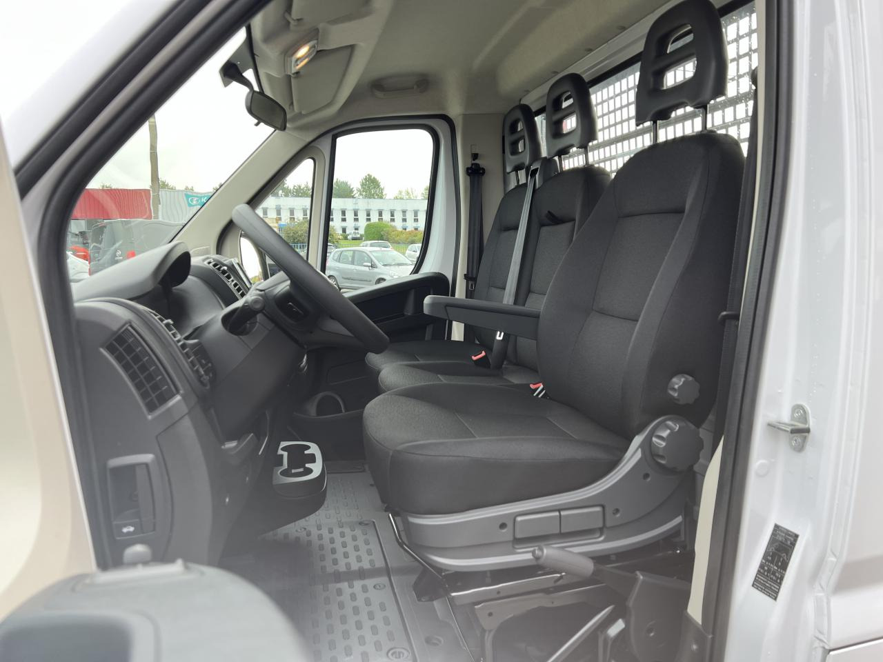 FIAT DUCATO 3T5 PLATEAU 4M20 2.3 MJT 140CH - Dodávka valník: obrázek 5 FIAT DUCATO 3T5 PLATEAU 4M20 2.3 MJT 140CH - Dodávka valník: obrázek 5