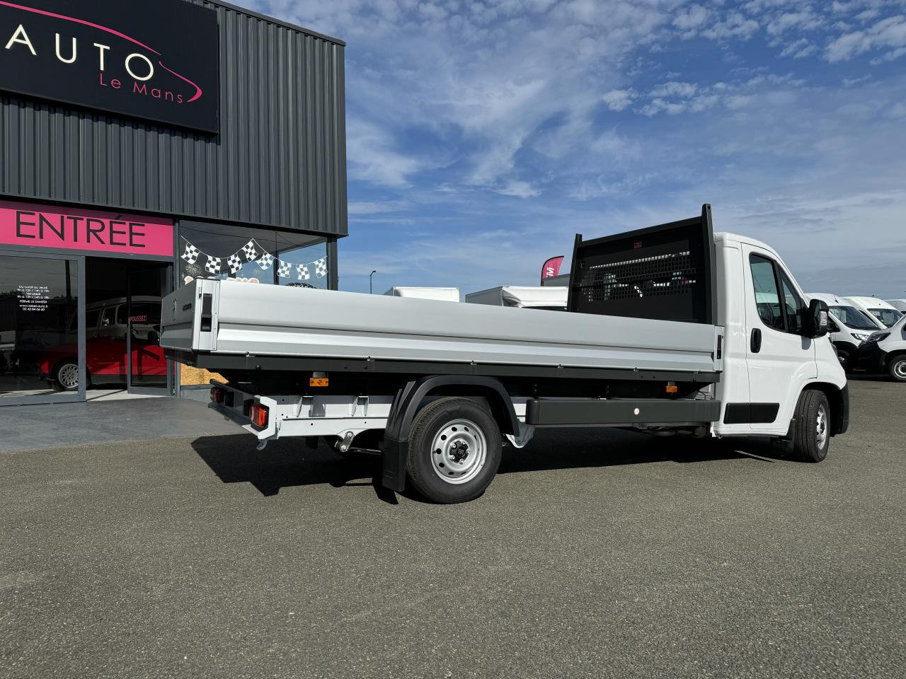 FIAT Ducato Maxi 3.5 XL 2.2 - 180 S&S III PLATEAU CABINE Plateau cabine Maxi 3.5 XL PHASE 4 - Dodávka valník: obrázek 3 FIAT Ducato Maxi 3.5 XL 2.2 - 180 S&S III PLATEAU CABINE Plateau cabine Maxi 3.5 XL PHASE 4 - Dodávka valník: obrázek 3