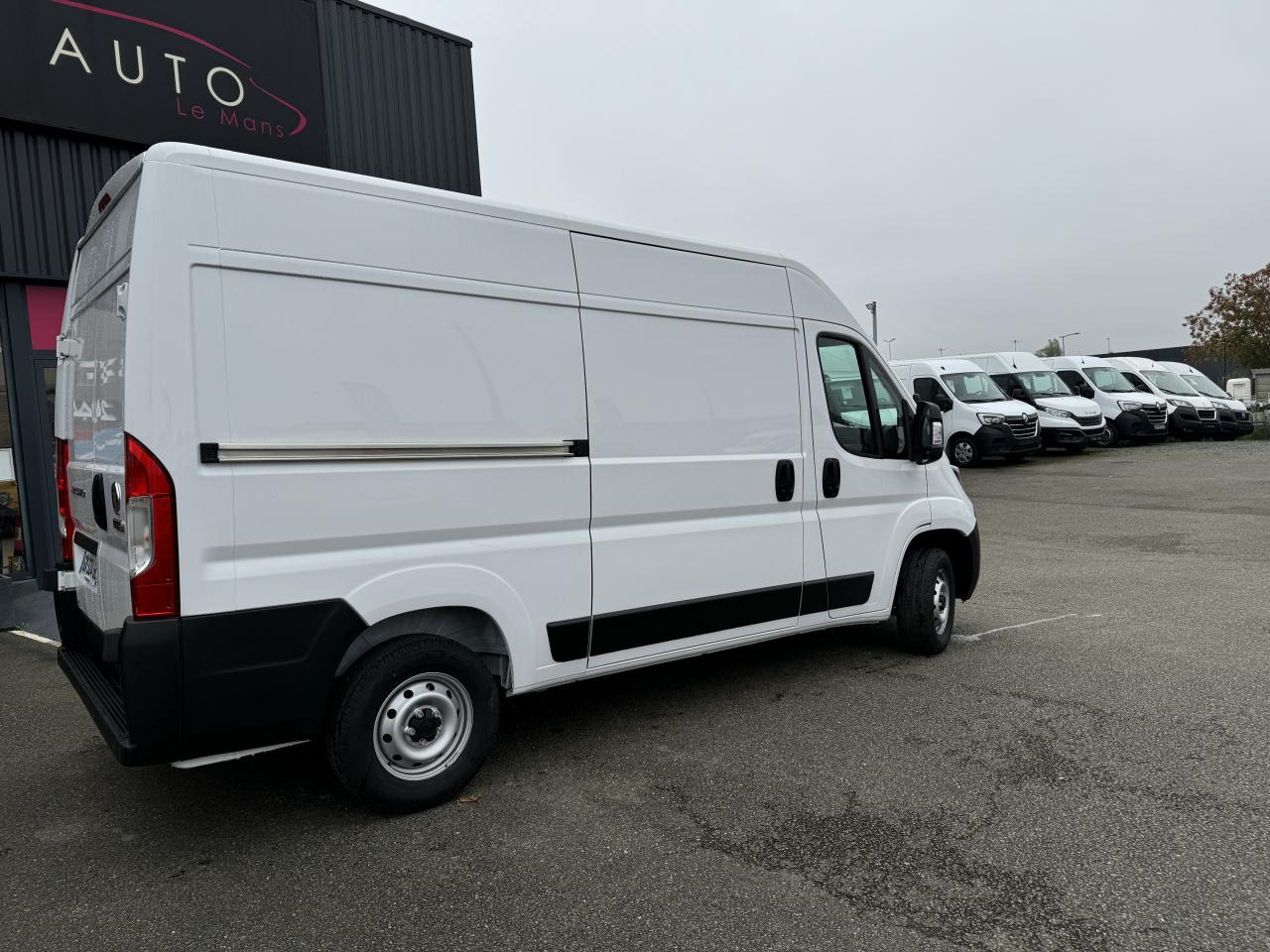 FIAT Ducato Tôlé 3.3 M H2 2.2 - 140 S&S III FOURGON TOLE Fourgon Tôlé 3.3 - Furgon: obrázek 5 FIAT Ducato Tôlé 3.3 M H2 2.2 - 140 S&S III FOURGON TOLE Fourgon Tôlé 3.3 - Furgon: obrázek 5