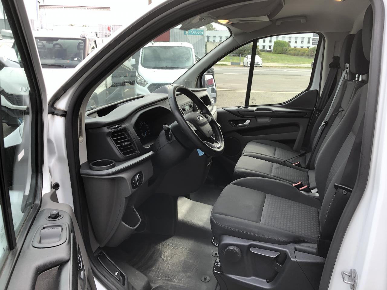 FORD TRANSIT CUSTOM FOURGON 130CH 300 L1H1 Trend Business - Furgon: obrázek 4 FORD TRANSIT CUSTOM FOURGON 130CH 300 L1H1 Trend Business - Furgon: obrázek 4