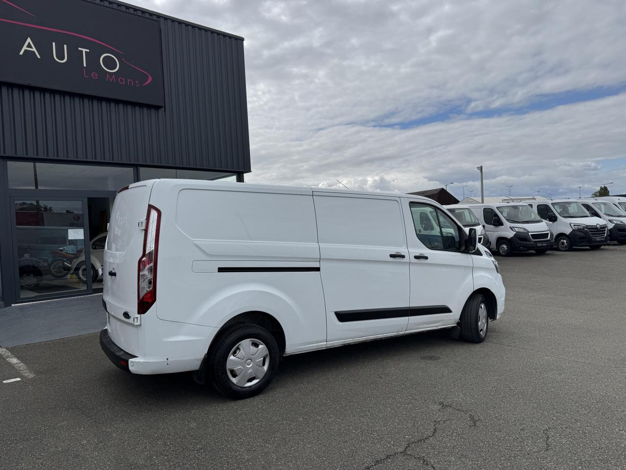 FORD transit custom 300 L2H1 2.0 ECOBLUE 130 HYBRID TREND BUSINESS - Furgon: obrázek 5 FORD transit custom 300 L2H1 2.0 ECOBLUE 130 HYBRID TREND BUSINESS - Furgon: obrázek 5