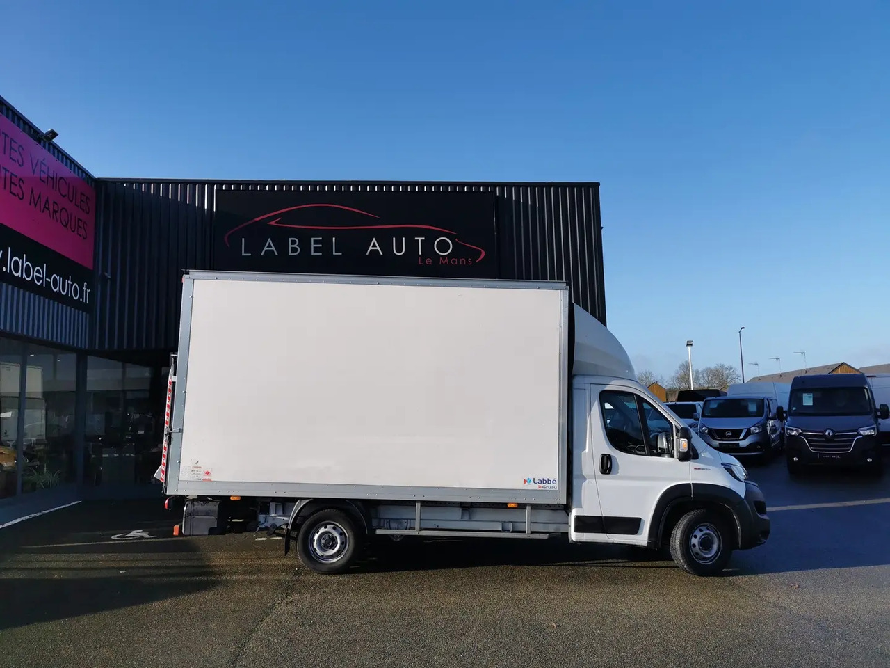 Fiat Ducato 3.5 L H3-POWER 140CH MAXI HEAVY DUTY CAISSE 20M³ + HAYON 750KG + AUVENT PACK PRO - Dodávka skřín: obrázek 1 Fiat Ducato 3.5 L H3-POWER 140CH MAXI HEAVY DUTY CAISSE 20M³ + HAYON 750KG + AUVENT PACK PRO - Dodávka skřín: obrázek 1