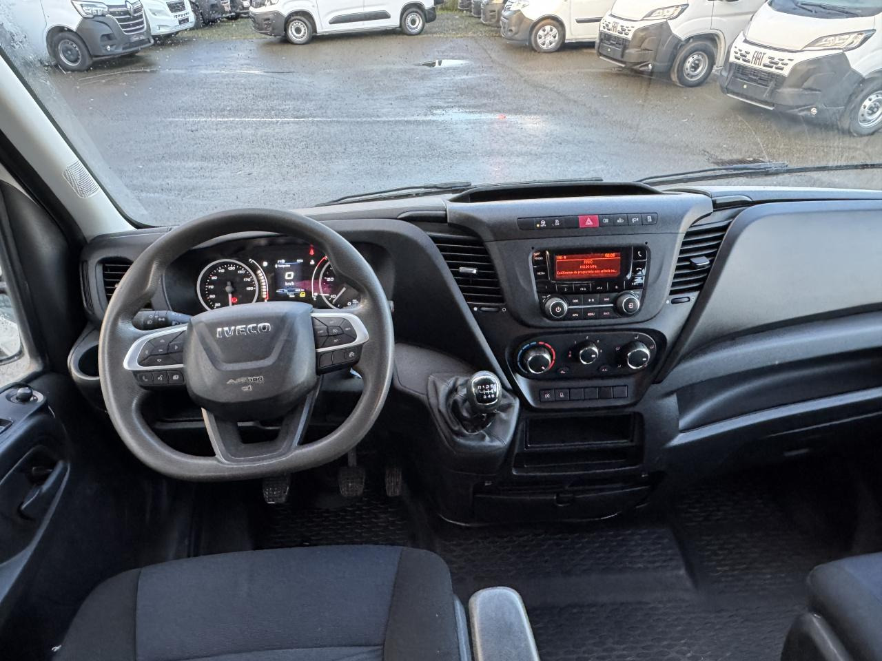 IVECO DAILY 35C14 BENNE COFFRE DOUBLE CABINE RJ 6 places - Dodávka sklápěč, Dodávka s dvojitou kabinou: obrázek 4 IVECO DAILY 35C14 BENNE COFFRE DOUBLE CABINE RJ 6 places - Dodávka sklápěč, Dodávka s dvojitou kabinou: obrázek 4