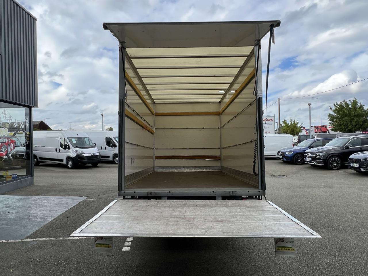 IVECO Daily 35 C 16 S&S (Quad-Leaf) CHASSIS CABINE 2014 35C/35S Chassis cabine 35 C Epmt.4.1 PHASE 4 - Dodávka skřín: obrázek 3 IVECO Daily 35 C 16 S&S (Quad-Leaf) CHASSIS CABINE 2014 35C/35S Chassis cabine 35 C Epmt.4.1 PHASE 4 - Dodávka skřín: obrázek 3