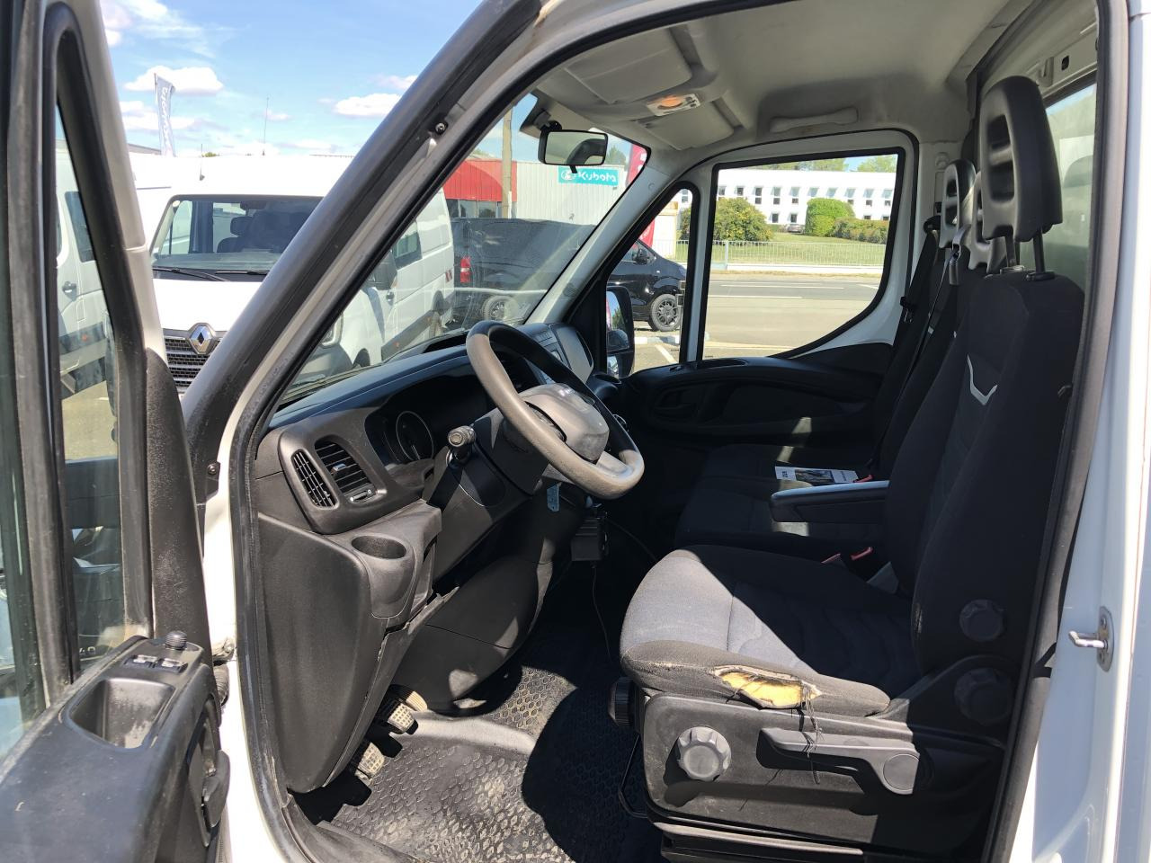 IVECO Daily 35C14 3T5 BENNE + COFFRE RJ 2.3L 140CH - Dodávka sklápěč: obrázek 5 IVECO Daily 35C14 3T5 BENNE + COFFRE RJ 2.3L 140CH - Dodávka sklápěč: obrázek 5