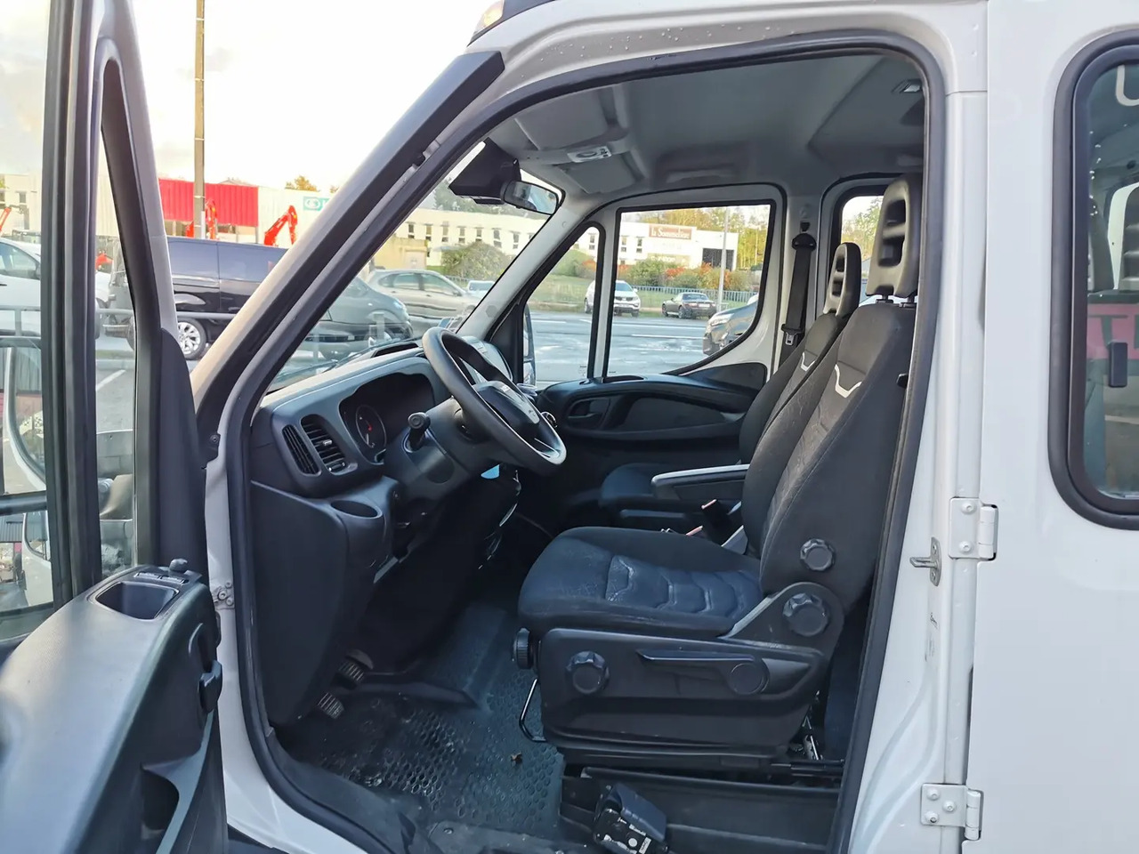 Iveco Daily 35C14 EMPATTEMENT 3750 - Dodávka sklápěč: obrázek 5 Iveco Daily 35C14 EMPATTEMENT 3750 - Dodávka sklápěč: obrázek 5