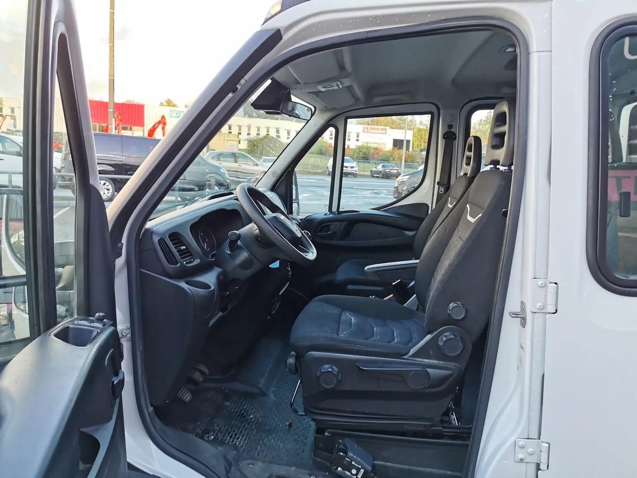 Iveco Daily 35C14 EMPATTEMENT 3750 - Dodávka sklápěč: obrázek 5 Iveco Daily 35C14 EMPATTEMENT 3750 - Dodávka sklápěč: obrázek 5