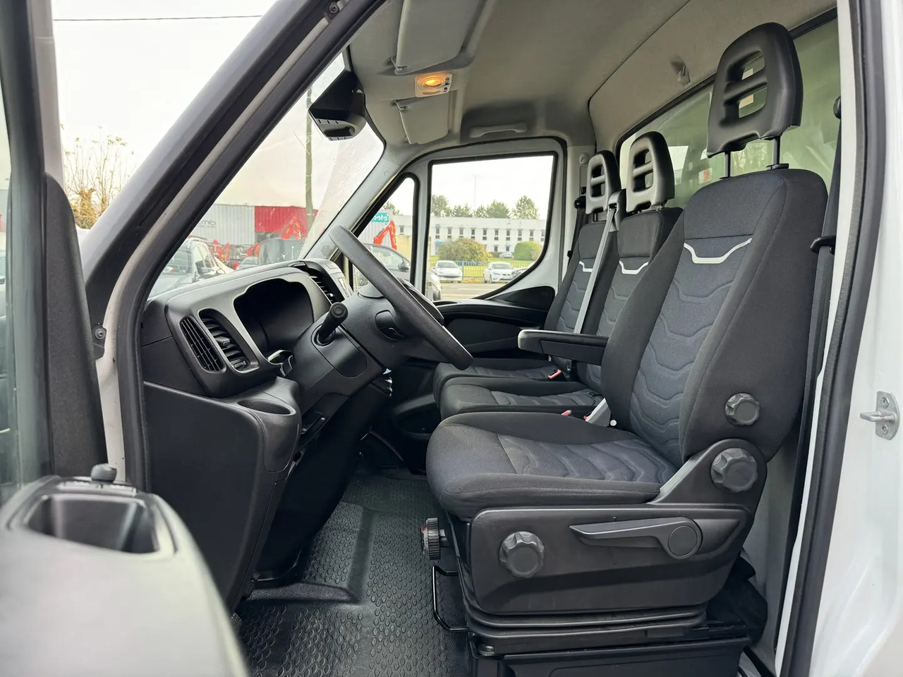 Iveco Daily 35C16 EMPATTEMENT 4100 - Dodávka skřín: obrázek 5 Iveco Daily 35C16 EMPATTEMENT 4100 - Dodávka skřín: obrázek 5