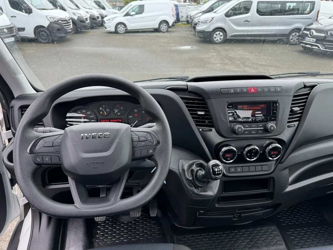 Iveco Daily 35S16H3.0 EMPATTEMENT 4100 - Odtahovka: obrázek 4 Iveco Daily 35S16H3.0 EMPATTEMENT 4100 - Odtahovka: obrázek 4
