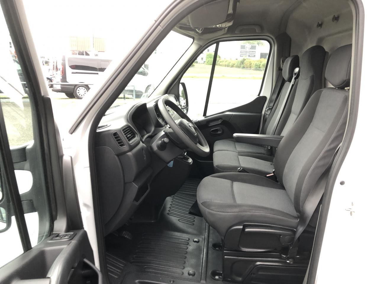 NISSAN NV400 3T5 L3H2 2.3 DCI 150CH ACENTA - Furgon: obrázek 4 NISSAN NV400 3T5 L3H2 2.3 DCI 150CH ACENTA - Furgon: obrázek 4