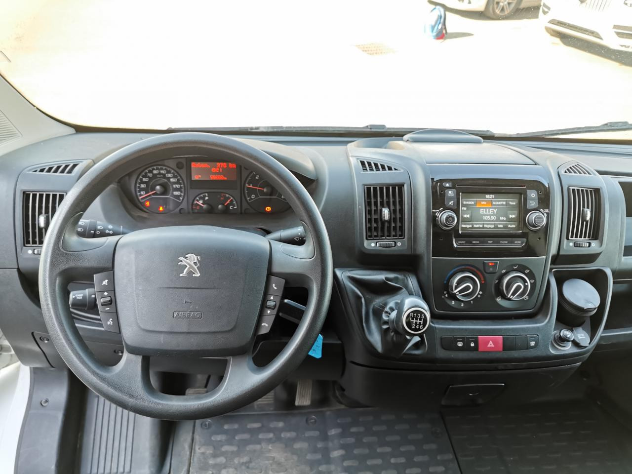 PEUGEOT BOXER 3T3 L3H2 2.2 HDI 140CH ASPHALT - Furgon: obrázek 4 PEUGEOT BOXER 3T3 L3H2 2.2 HDI 140CH ASPHALT - Furgon: obrázek 4