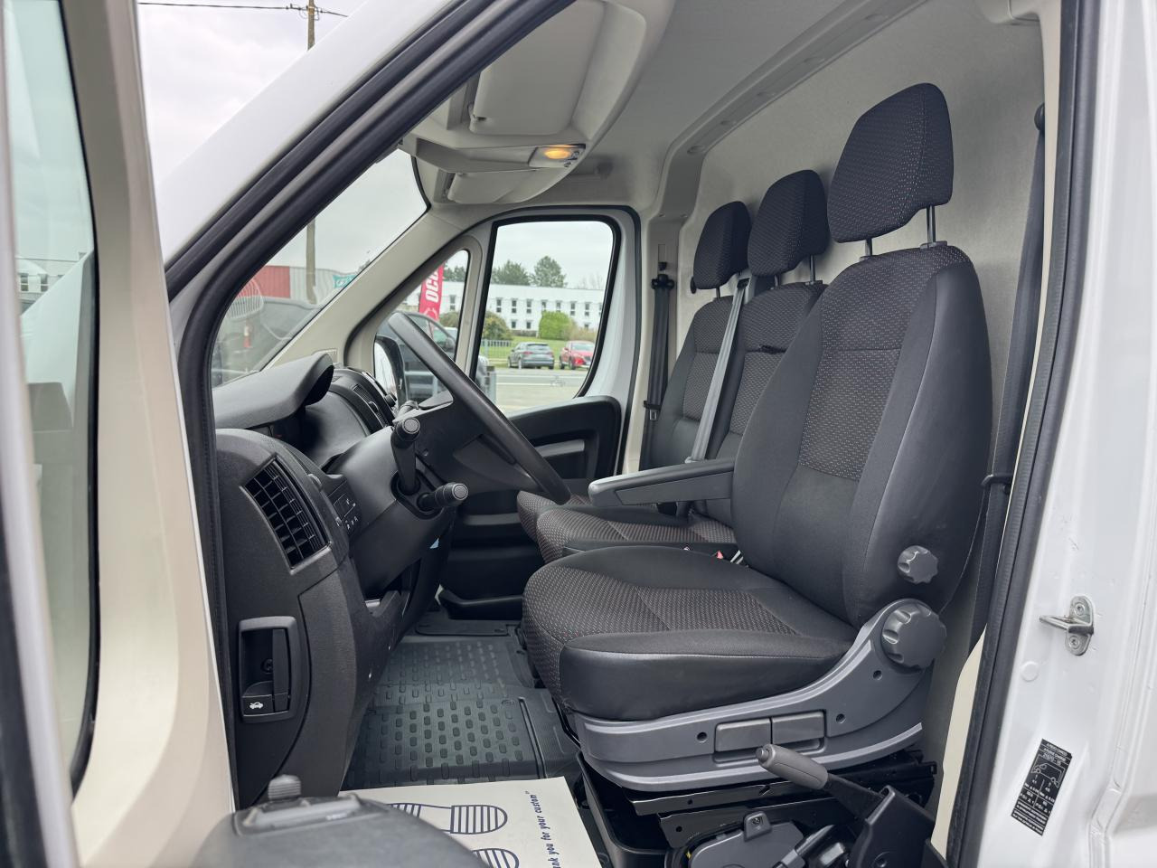 PEUGEOT BOXER 3T3 L3H2 2.2 HDI 140CH ASPHALT - Furgon: obrázek 5 PEUGEOT BOXER 3T3 L3H2 2.2 HDI 140CH ASPHALT - Furgon: obrázek 5