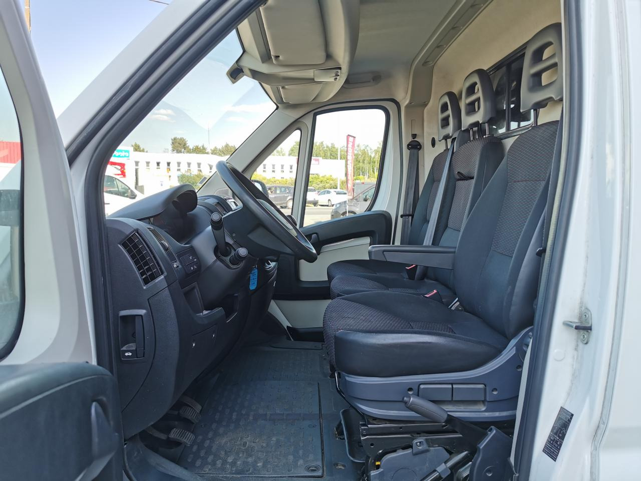 PEUGEOT BOXER 3T3 L3H2 2.2 HDI 140CH ASPHALT - Furgon: obrázek 5 PEUGEOT BOXER 3T3 L3H2 2.2 HDI 140CH ASPHALT - Furgon: obrázek 5