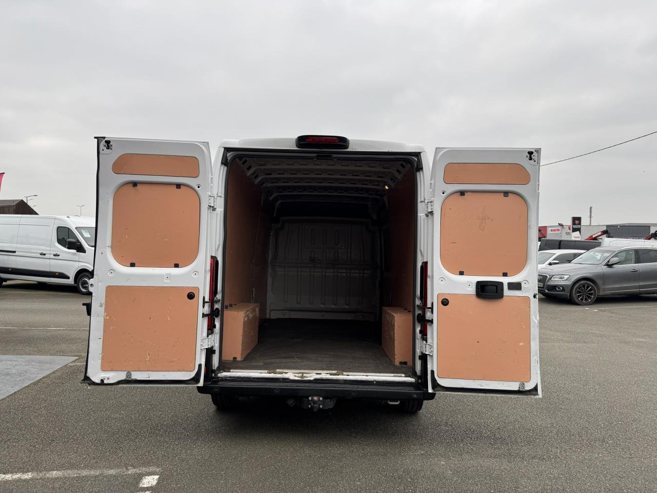 PEUGEOT BOXER 3T3 L3H2 2.2 HDI 140CH ASPHALT - Furgon: obrázek 3 PEUGEOT BOXER 3T3 L3H2 2.2 HDI 140CH ASPHALT - Furgon: obrázek 3